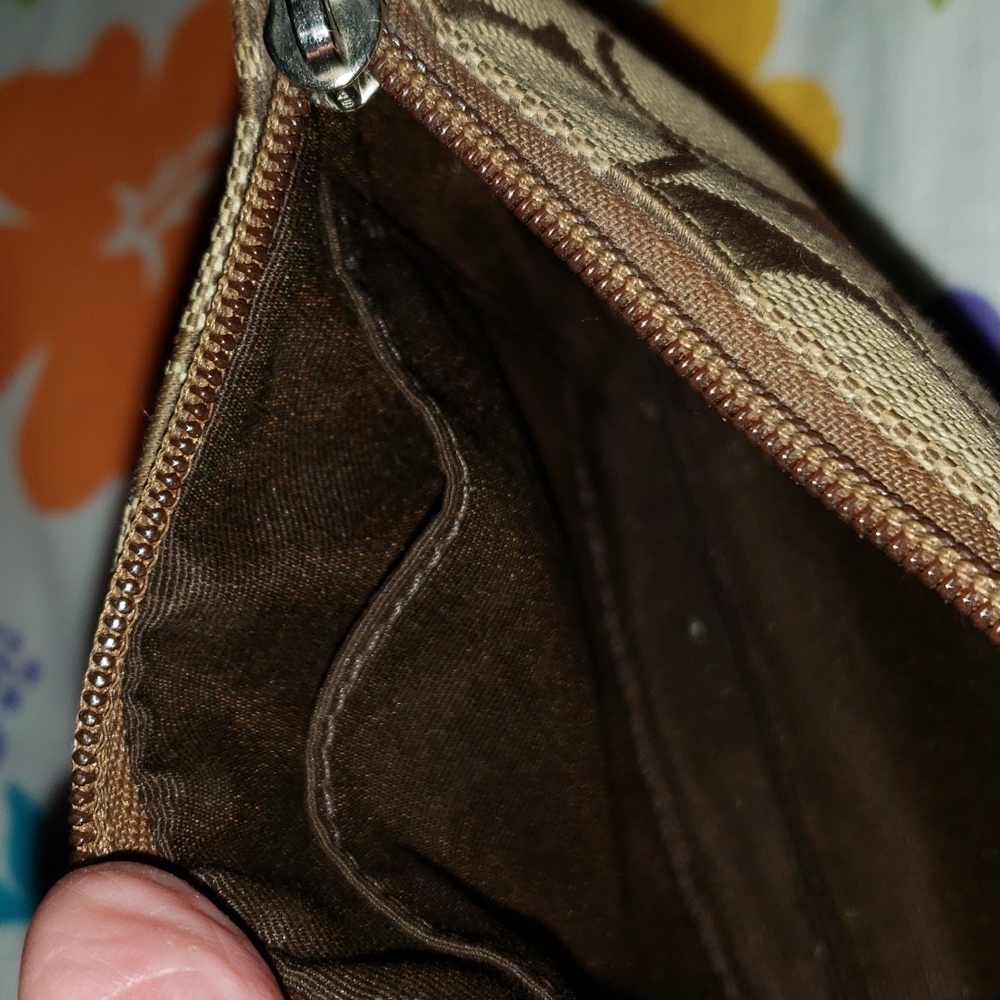 Coach Signature C Small Wristlet - Picture 4 of 7